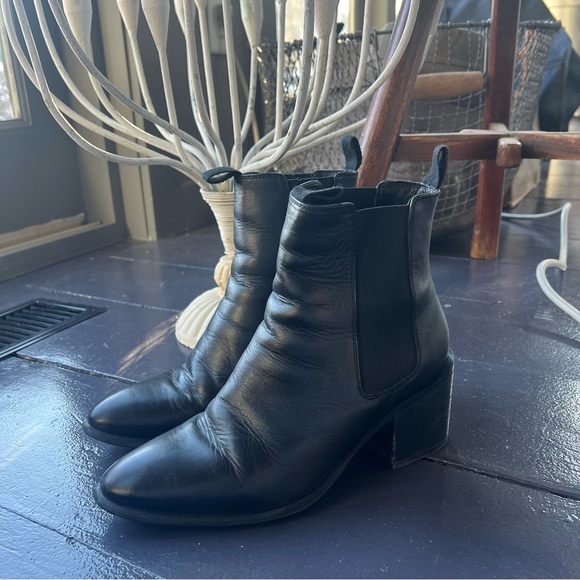 Tony Bianco Hampton Black Calais Ankle Boots
Size 8.5 - Picture 5 of 6